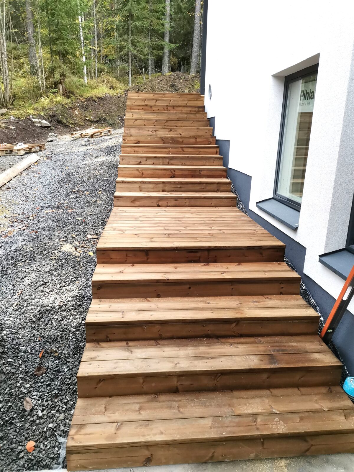 Kannattaako rakentaa piharakennus vai ostaa valmis, mittatilausvarasto pihalla Pirkanmaalla
